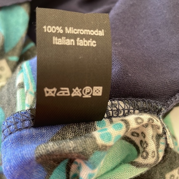 DO v-neck tunic in S/M, never worn - Picture 9 of 12